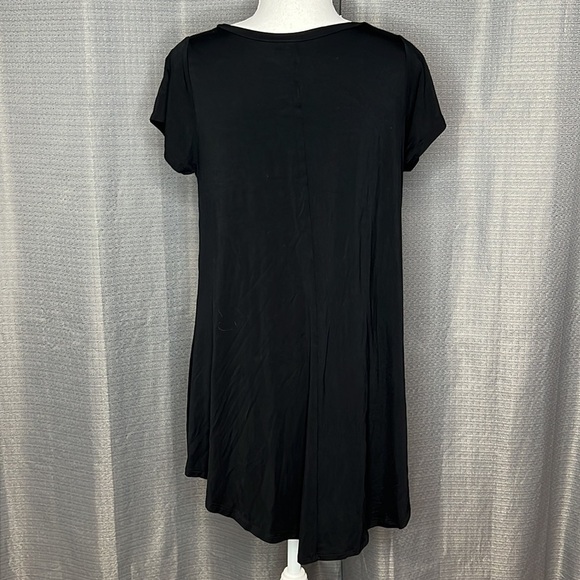 SUPERLINE BLACK MEDIUM SHORT SLEEVED ASYMMETRICAL HEM TSHIRT - Picture 4 of 7